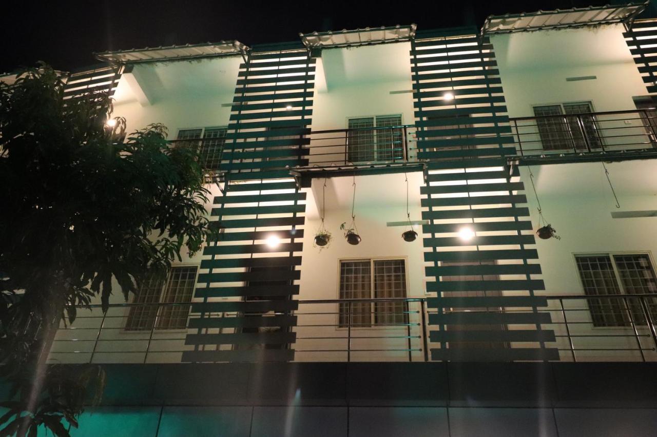 Jippus Galaxy Budget Air Port Hotel Kochi 외부 사진