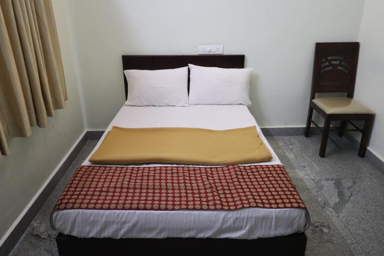 Jippus Galaxy Budget Air Port Hotel Kochi 외부 사진
